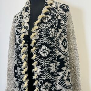 VENUS Black and Gray Geometric Cardigan